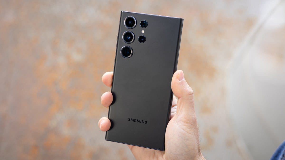 Featured image for 2020 Galaxy Outshines Galaxy S23 Ultra in Epic Photo Battle: A Telecommunications Showdown!