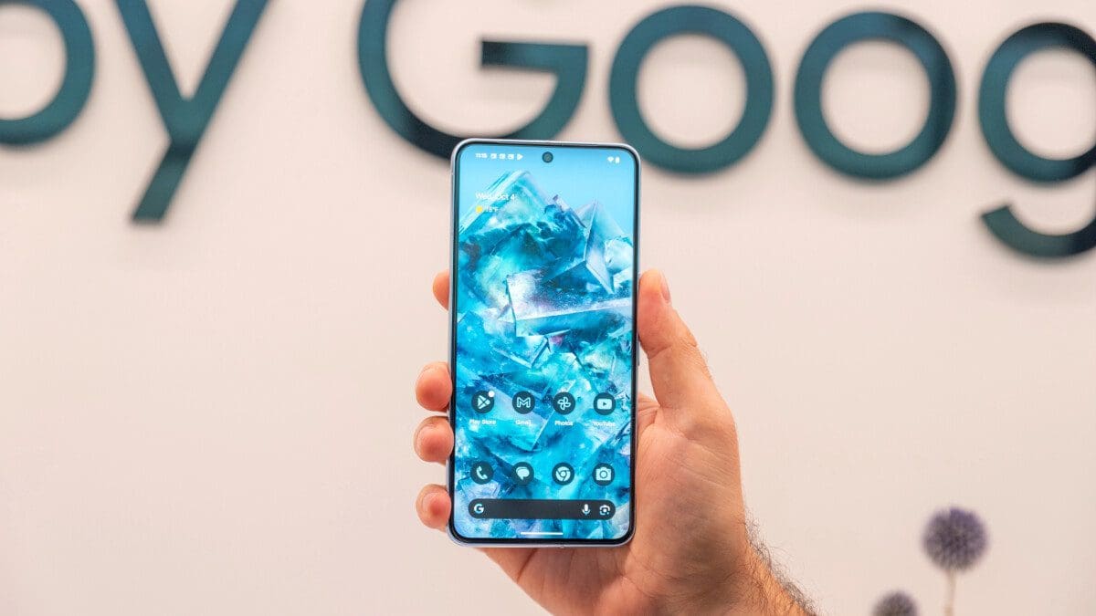 Featured image for Always-on display on Pixel 8 Pro causes pink/yellow text bug for owners