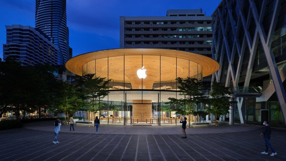Featured image for Apple CEO Tim Cook Reveals Canada’s Largest Store Amid Declining iPhone Sales