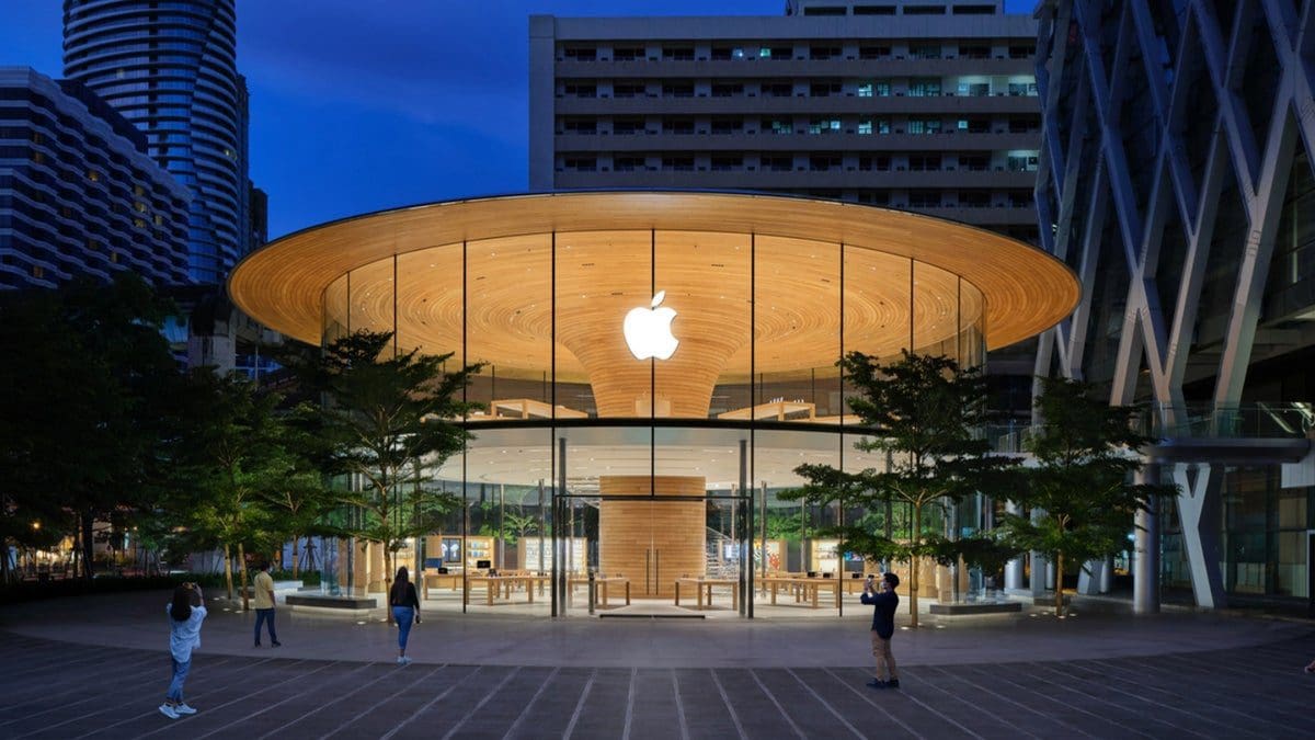 Featured image for Apple offers to open its NFC technology to rivals in order to avoid EU fine