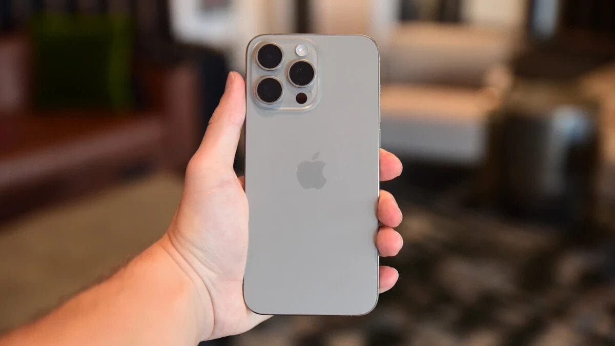 Featured image for Apple Stores to Update iPhone Units without Unboxing