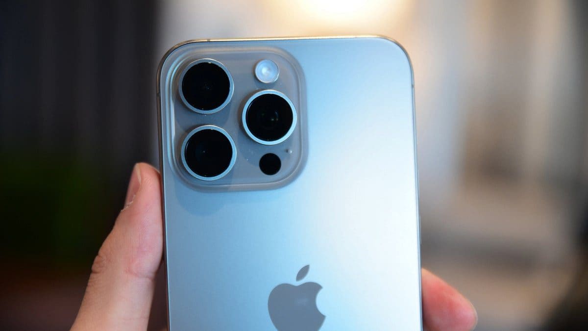 Featured image for Apple to introduce tetraprism telephoto lens for iPhone 16 Pro and Pro Max in 2024