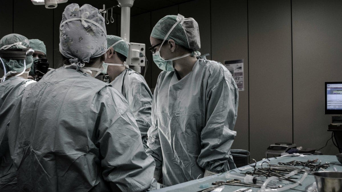 Featured image for Apple Watch saves firefighter’s life during heart attack – a lifesaving technology for emergencies