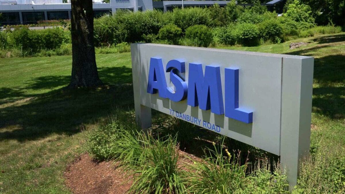 Featured image for Ban on U.S. Exports of Select ASML Lithography Machines to China in Pursuit of Advanced Chips