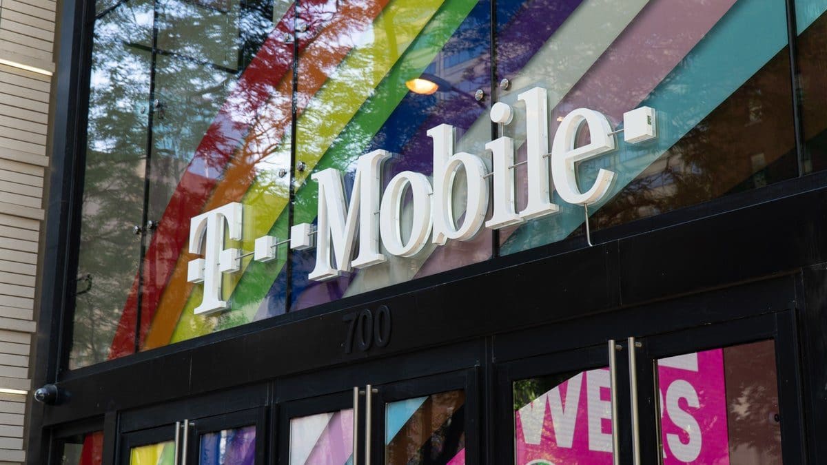 Featured image for Biden signs 5G SALE Act, granting T-Mobile additional mid-band 2.5GHz spectrum control