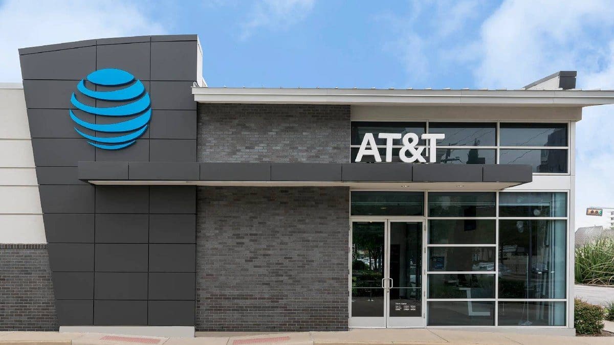 Featured image for Breaking News: AT&T, T-Mobile, and Verizon Experience Outages in the US This Morning