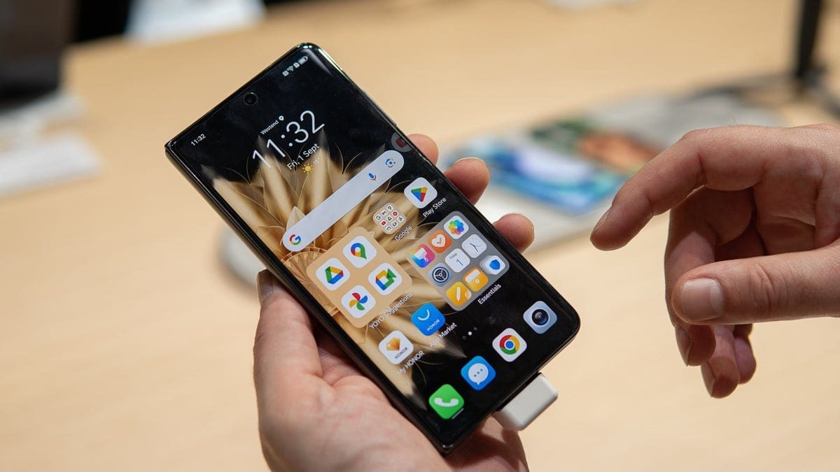 Featured image for Breaking Records: Honor Magic V3 Foldable Phone Pushes Limits on Thinness!