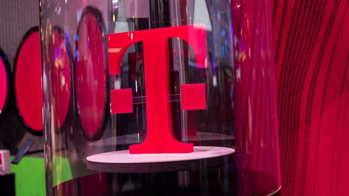 Featured image for Challenges Ahead: T-Mobile Faces Regulatory Hurdles in US Cellular Acquisition