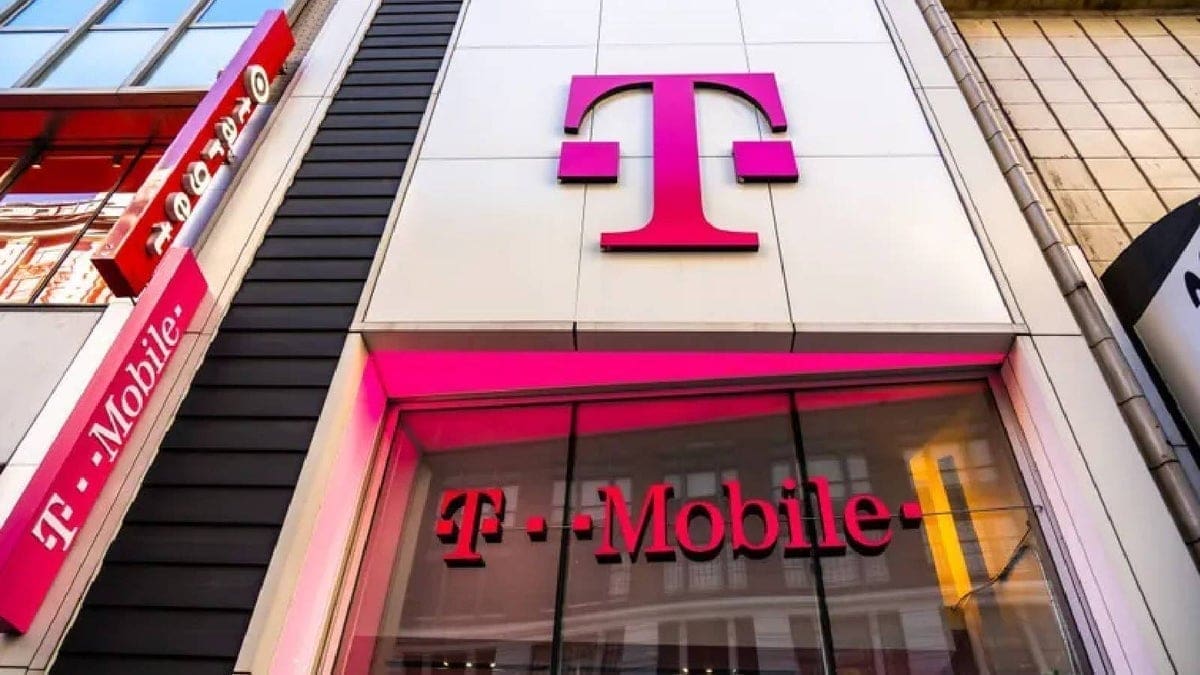 Featured image for Customer Service Fail: T-Mobile Rep Faces Backlash for Failing to Engage Customers