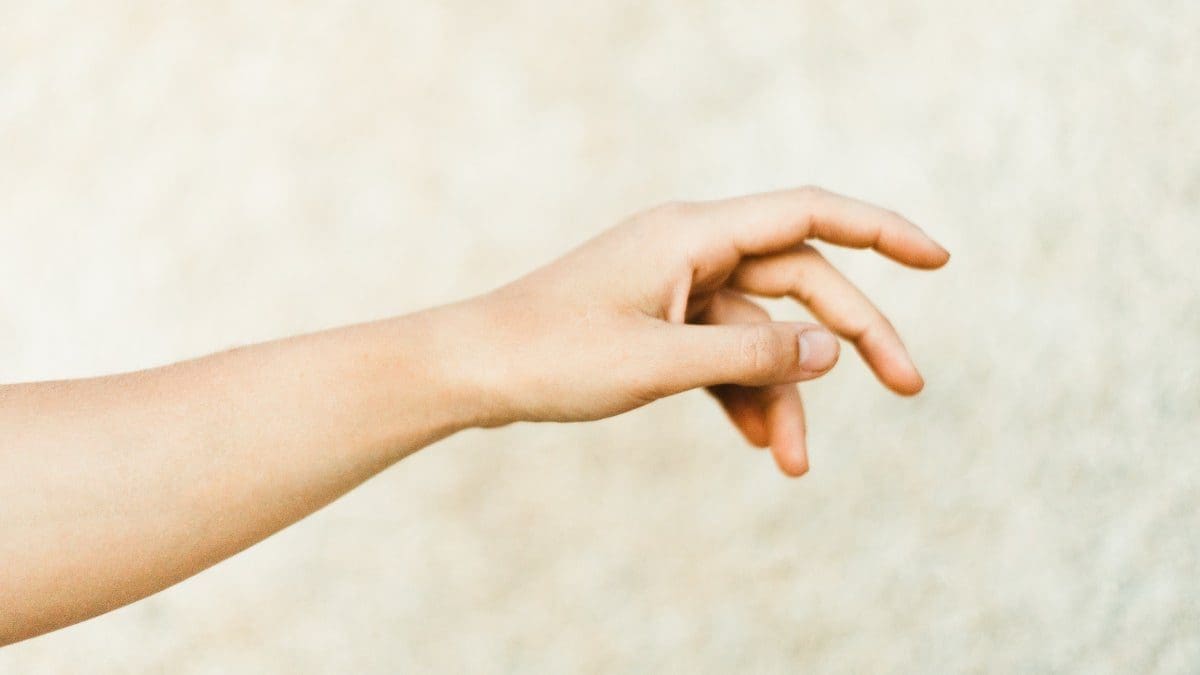 Featured image for Customize Your Phone’s QWERTY Keyboard for One-Handed Use with T-Mobile’s Helpful Tips