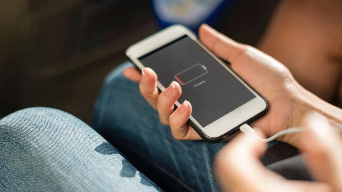 Featured image for Debating the Significance: A Bigger Battery vs. Wireless Charging