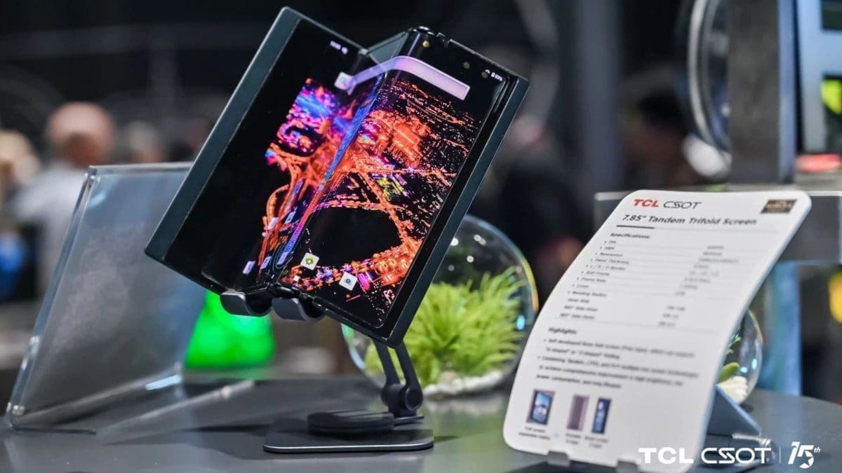 Featured image for Discover TCL CSOT’s groundbreaking tri-foldable phone with a massive 7.85-inch screen
