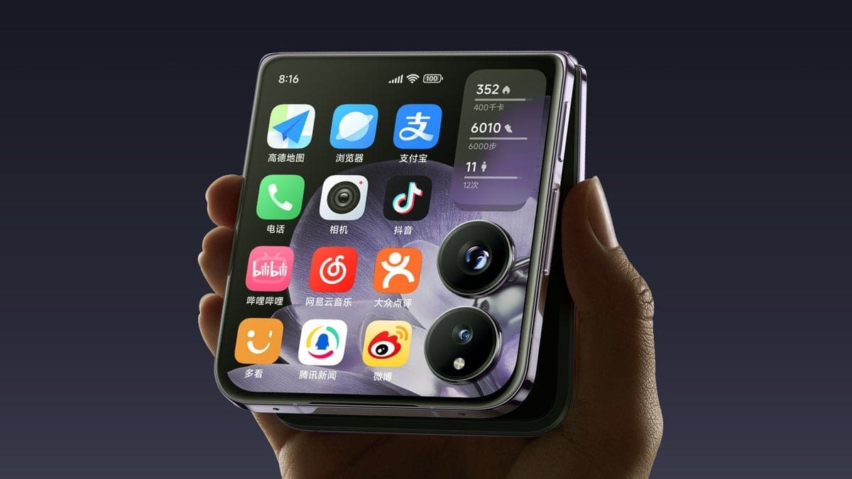 Featured image for Discover the Return of Compact Phones in a Clever New Design at Phones Canada