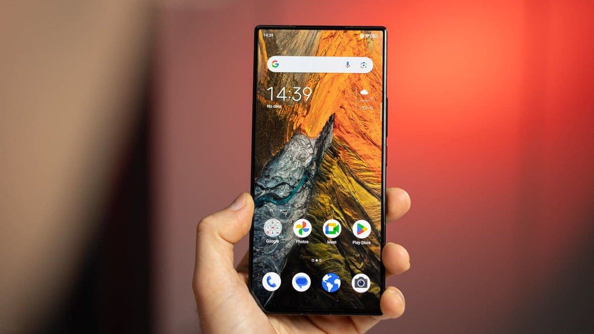 Featured image for Embracing Life without a Selfie Camera: A Unique Perspective on Phone Features in Canada