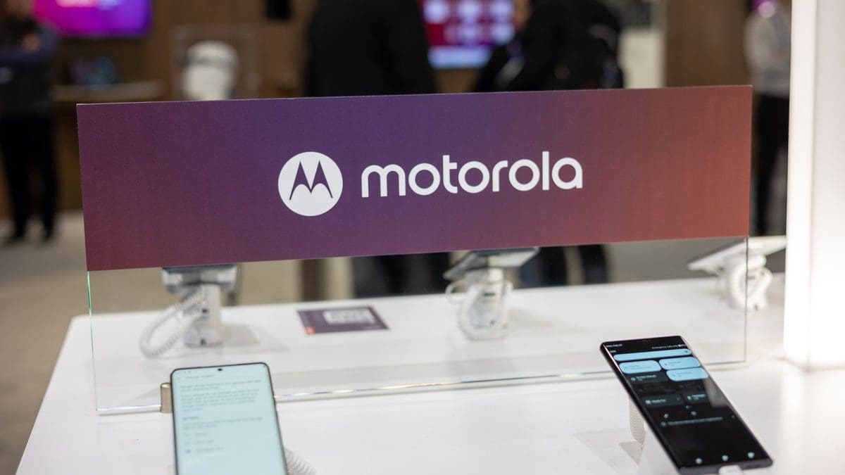 Featured image for Enhance Your Connectivity: Lenovo and Motorola’s Smart Connect Brings Apple-like Integration to Moto Phones, Lenovo Tablets, and PCs