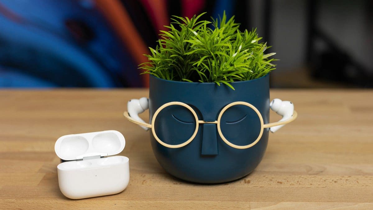 Featured image for Enhanced AirPods Pro 2 Firmware Upgrade Unveiled by Phones Canada