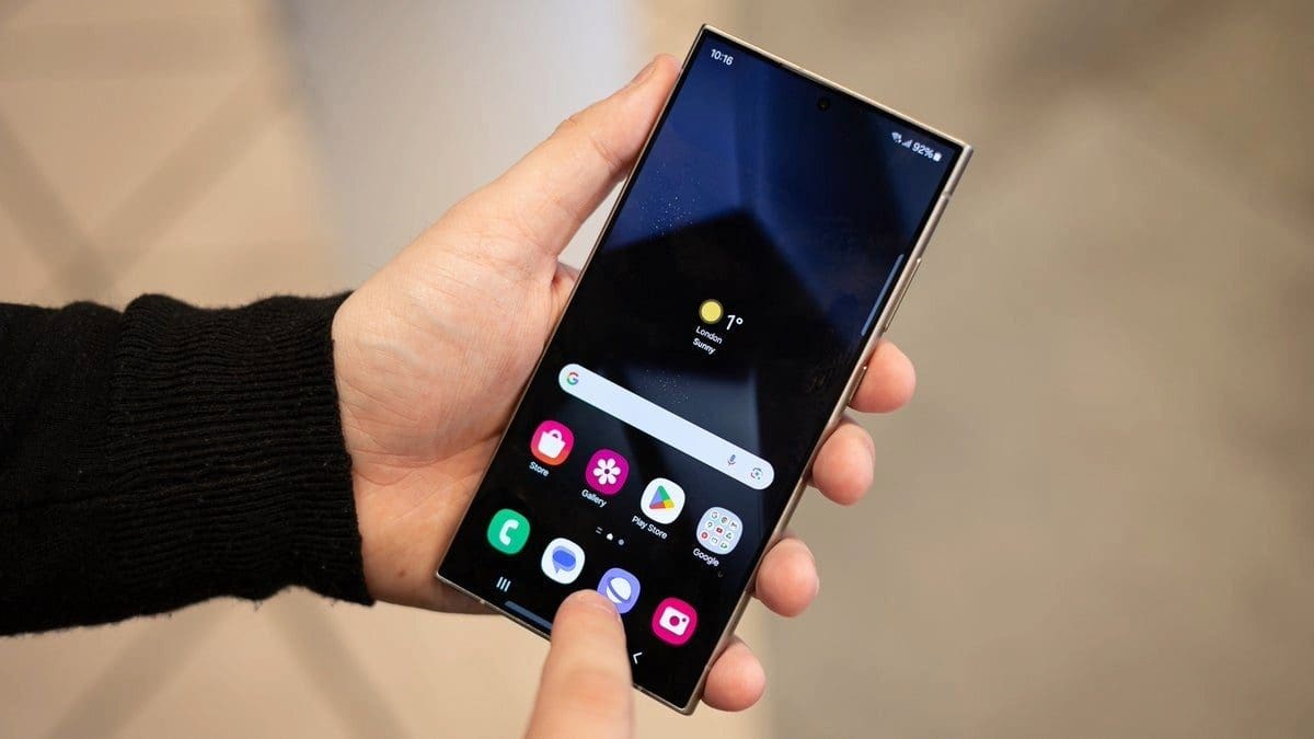 Featured image for Enhanced Telecommunications: Samsung’s Object Eraser Amped Up with Magnetic Lasso Tool