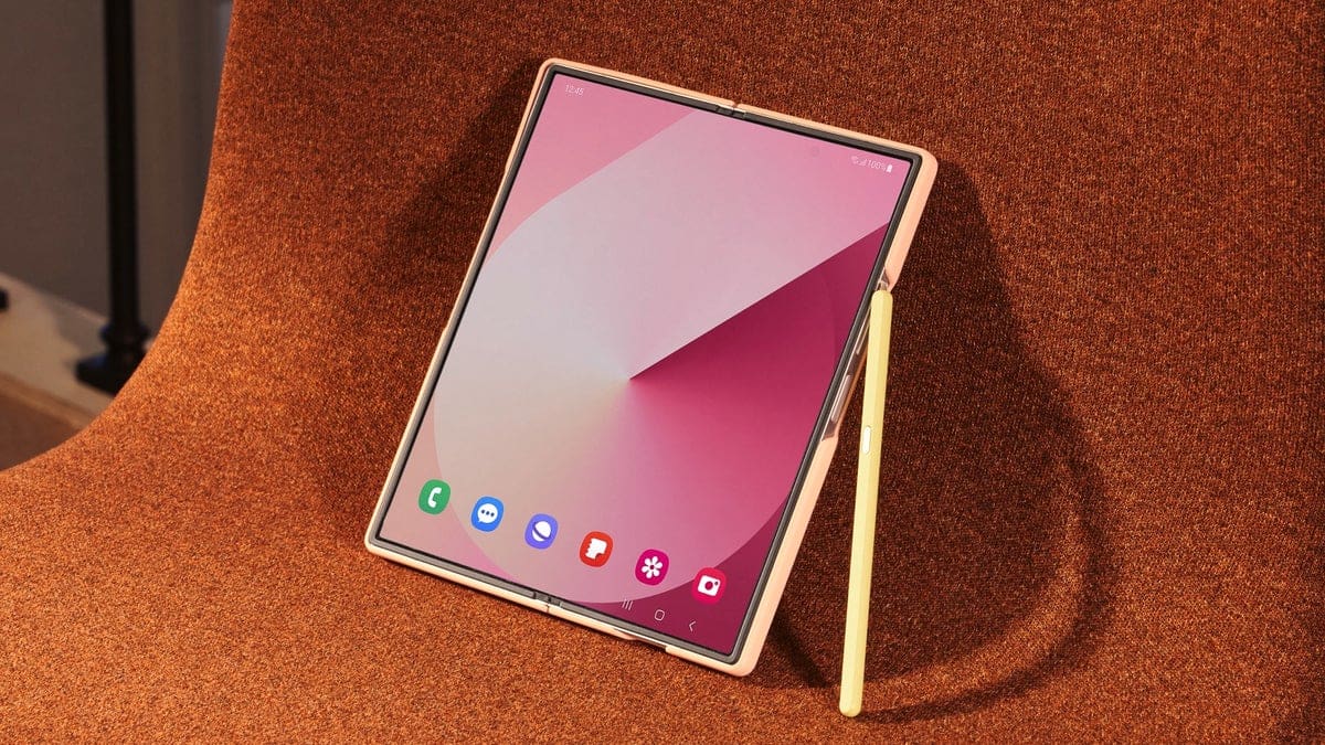 Featured image for Enhancing App Experience: Samsung’s One UI 6.1.1 Unveils Narrow View for Galaxy Z Fold Phones