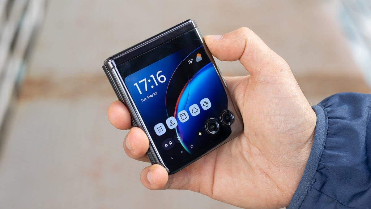 Featured image for Exciting 2024 Motorola Razr Plus Color Options: Unveiling the Latest Rumored Hues!