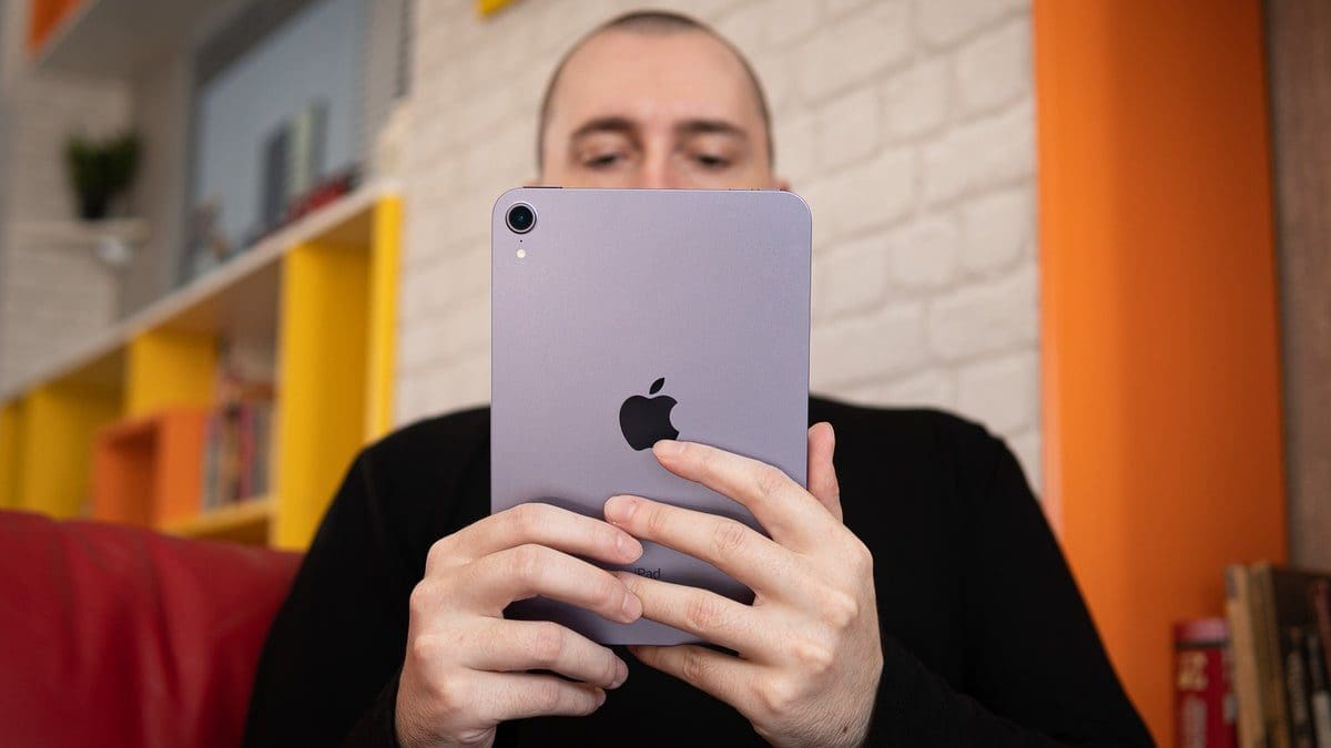 Featured image for Exciting Leak: Apple’s Telecommunications Roadmap Reveals iPad mini 7 Launch with Stunning OLED Display in 2026