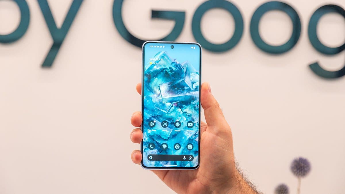 Featured image for Exciting News: Android 14 QPR2 Update Now Available for Google Pixel Devices in the US!