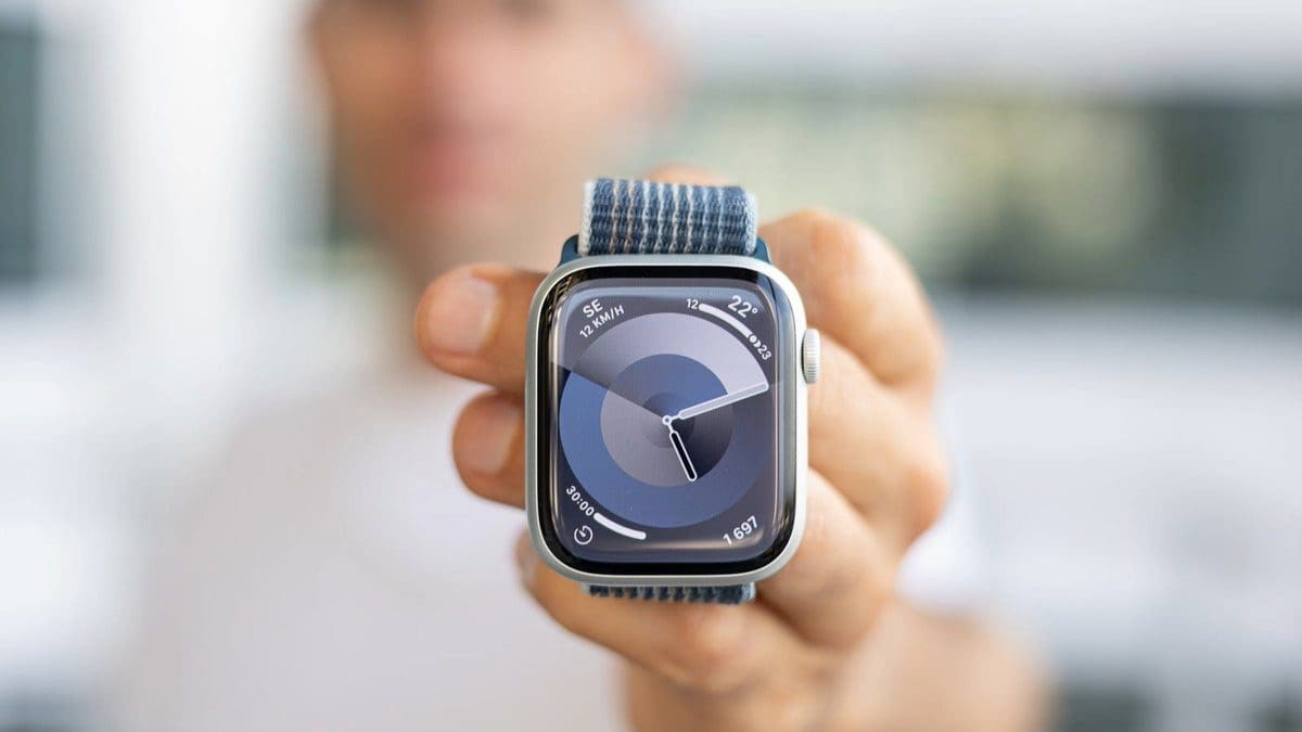 Featured image for Exciting News: Elon Musk Teases Tesla App for Apple Watch – A Game Changer in Telecommunications!