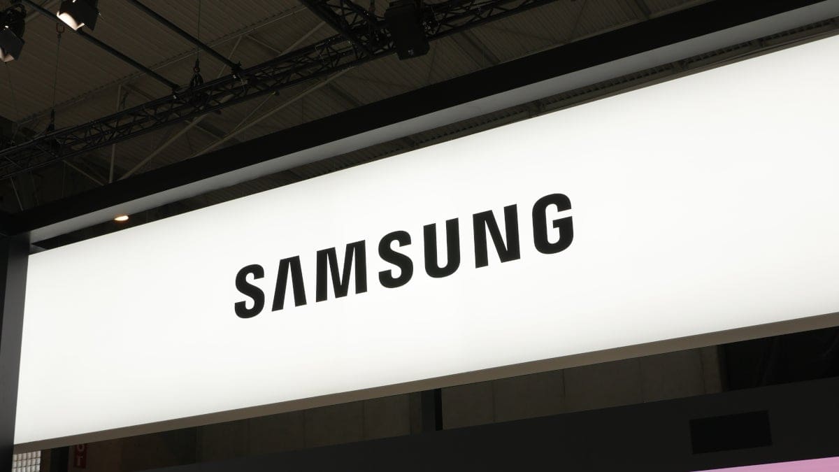 Featured image for Exciting News for Galaxy Users: Samsung Calculator App Update Now Available!