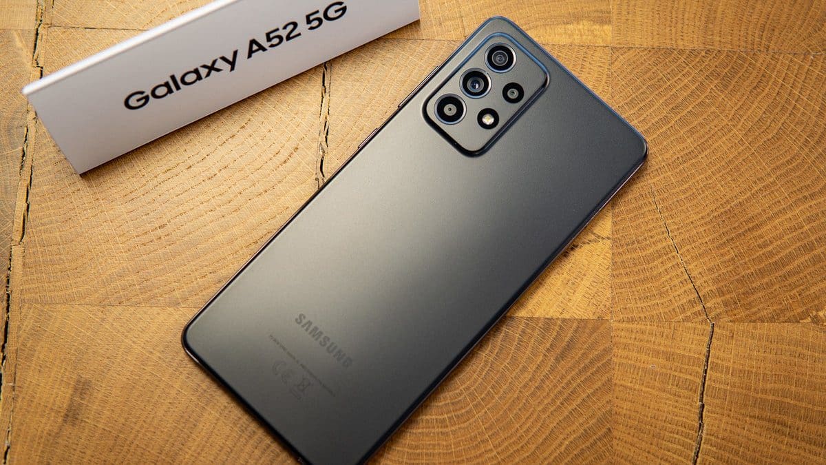 Featured image for Exciting News: Samsung Galaxy A52 5G Gets One UI 6.1 Update in the United States!