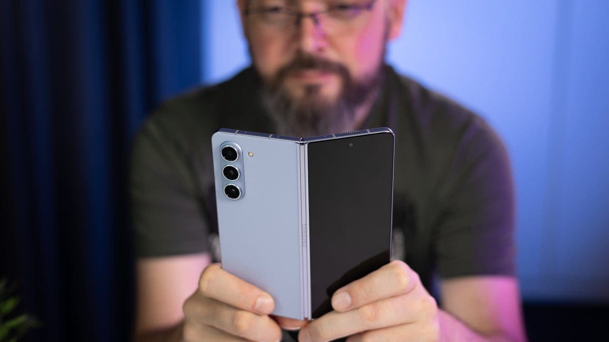 Featured image for Exciting News: Samsung to Launch New Galaxy Z Fold 2 in Fall – Stay Ahead with Phones Canada!