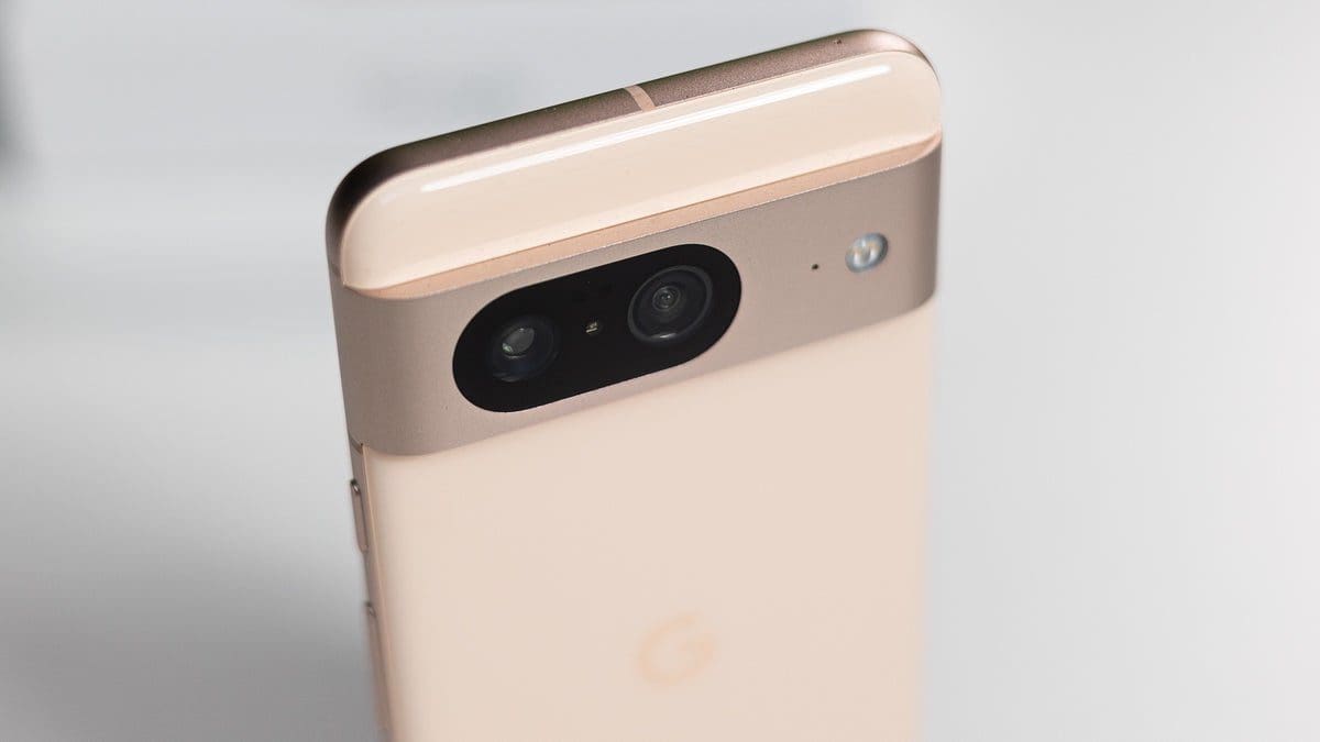 Featured image for Exciting Update: Gemini Nano Not Making Its Way to the Standard Pixel 8, Confirms Google