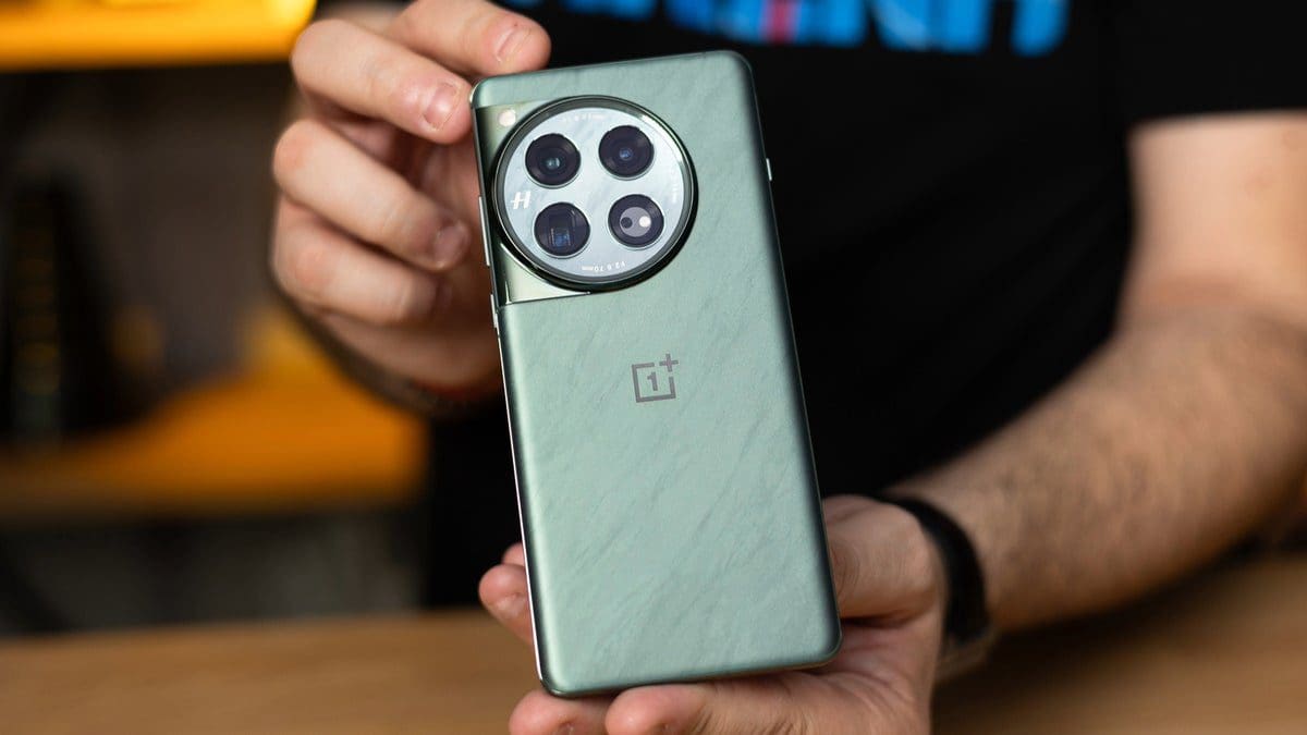 Featured image for Exclusive: Sneak Peek at OnePlus 13 and 13R Designs – A Bold Departure in Telecommunications!