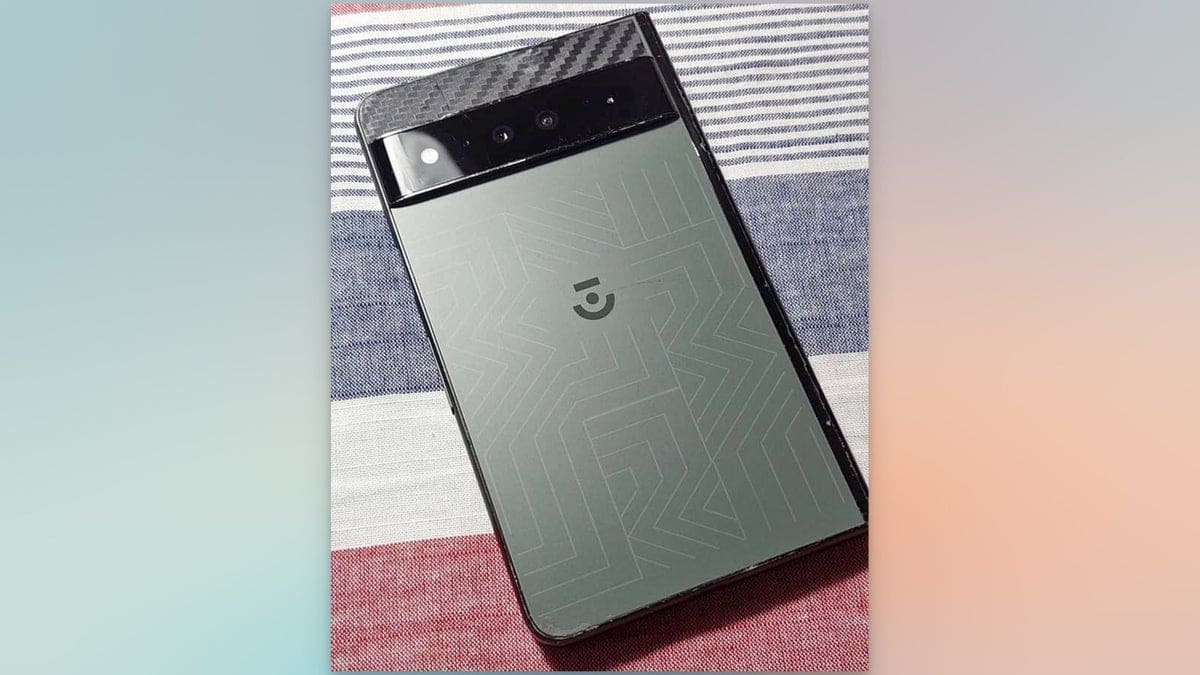 Featured image for Exclusive: Unveiling the Surprising Pixel Fold Prototype of 2020 – Is this the New Foldable Pixel 6?