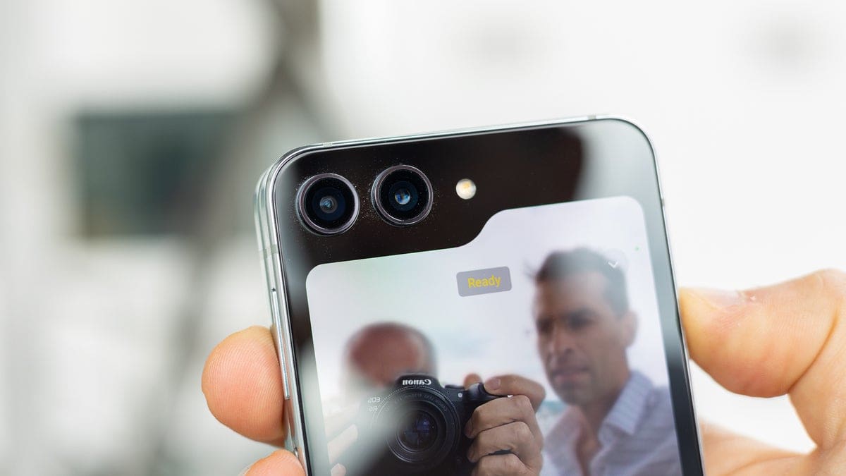Featured image for Explore the Enhanced Camera Features of Samsung Galaxy Z Flip 6: What’s New in Telecommunications