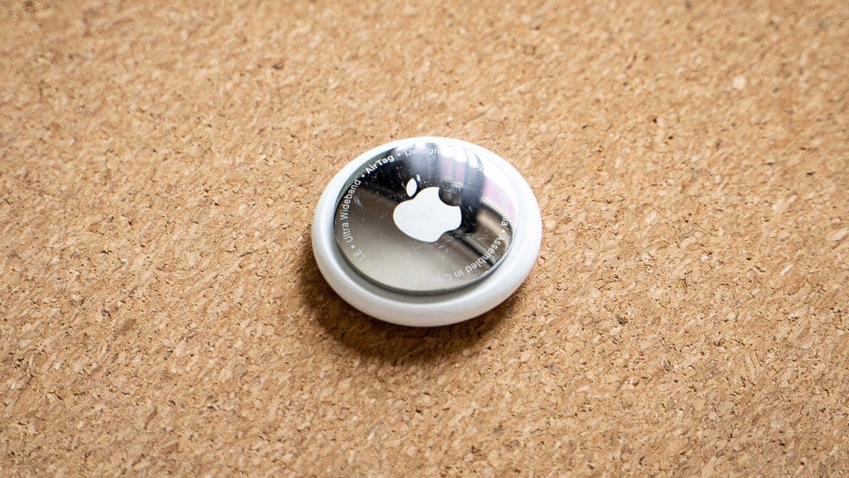 Featured image for Family Uses Apple AirTag to Locate Stolen Suitcase and Catch Thief