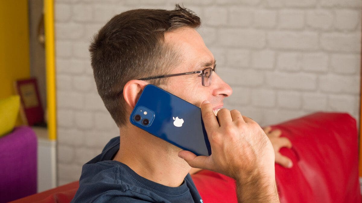 Featured image for France Gives Green Light to Apple’s Software Update Despite Radiation Worries for iPhone 12