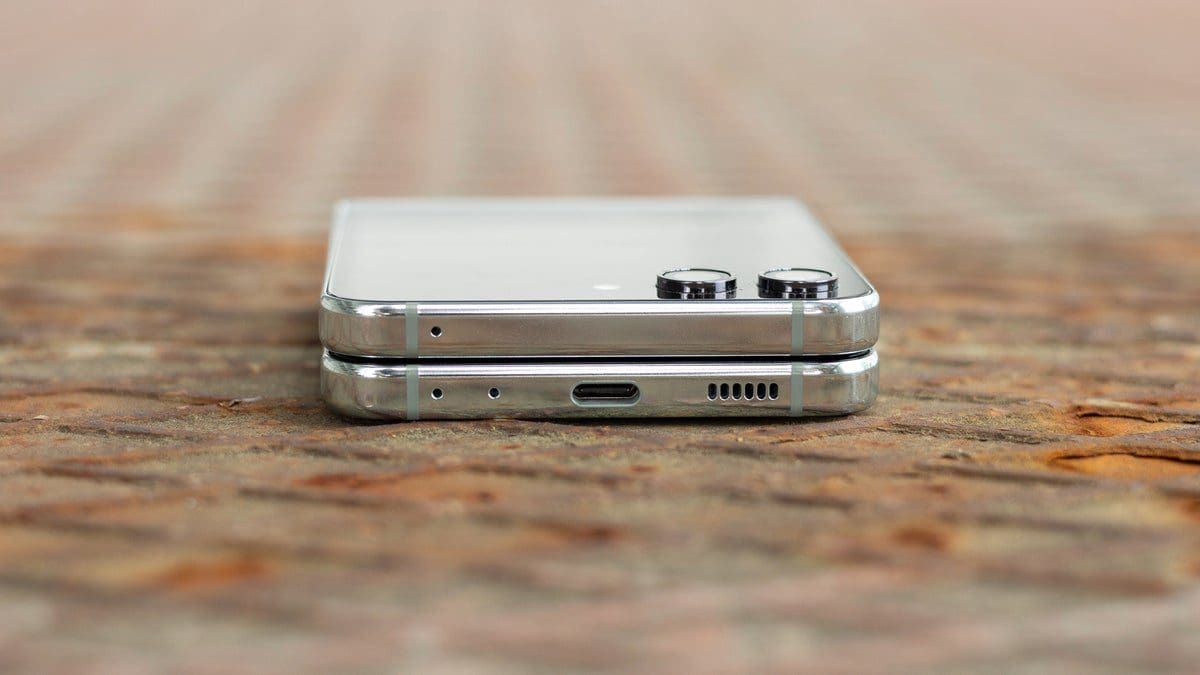 Featured image for Galaxy Flip 6 Leak: Exynos vs Snapdragon Comparison Similar to Galaxy S24 – What to Expect!