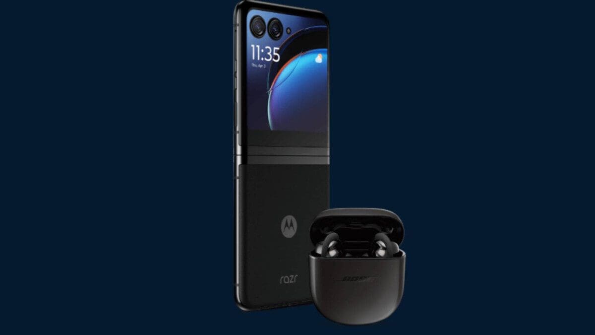 Featured image for Get a complimentary item valued at $299.99 with your purchase of the clamshell king Razr Plus