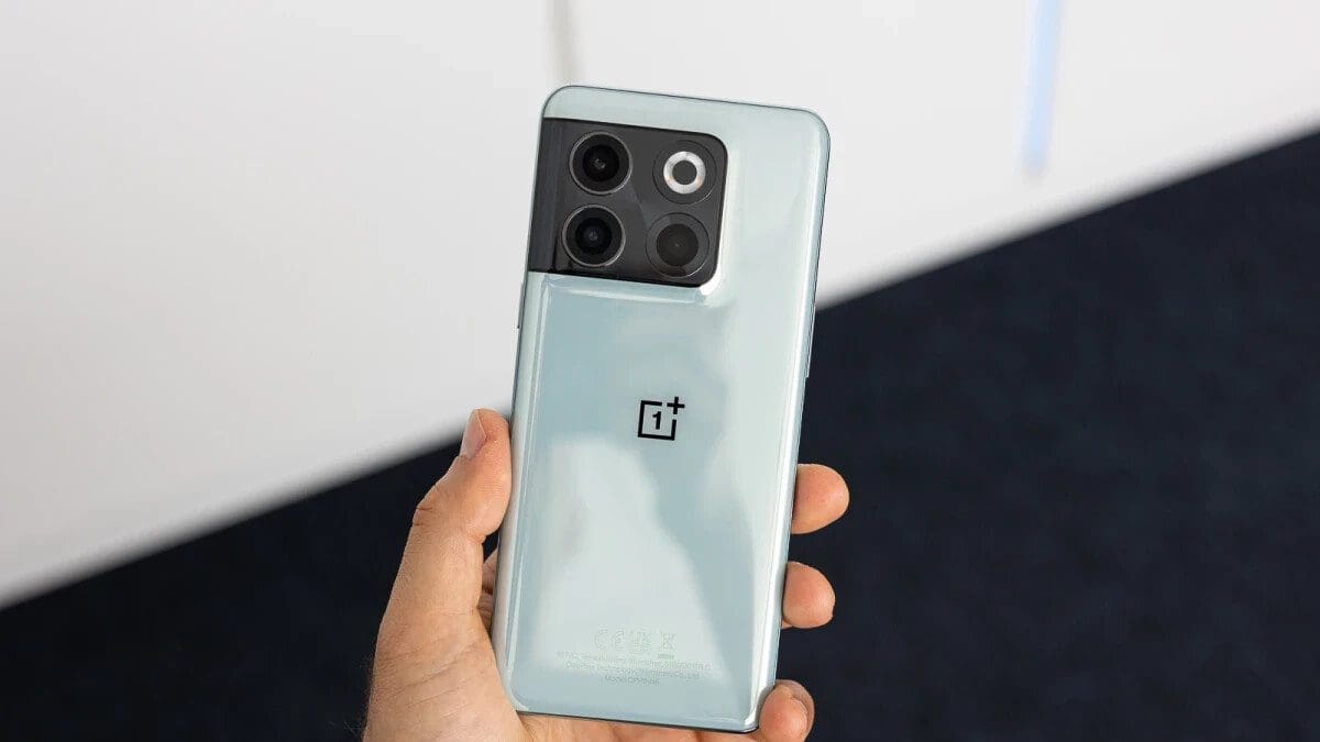 Featured image for Get the incredible OnePlus 10T now and save up to $230 before it’s too late!
