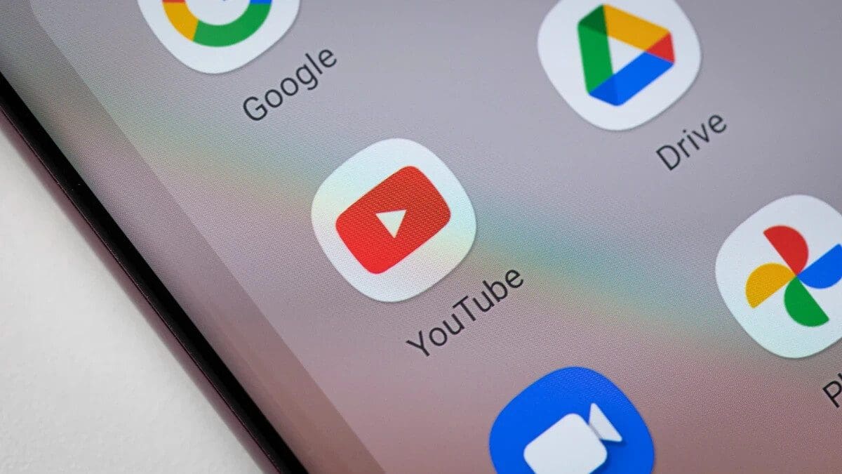 Featured image for Google introduces a minor modification to the Android edition of the YouTube application.