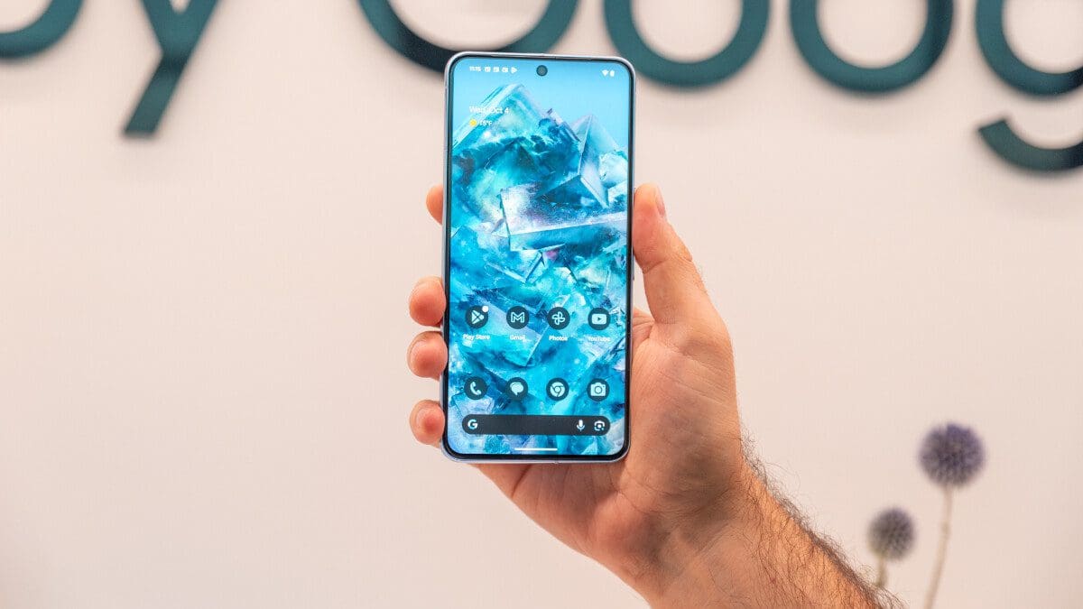Featured image for Google offers replacement units to Pixel 8 Pro users who discover a screen defect