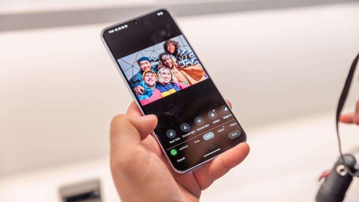 Featured image for Google to highlight new accessibility feature in the Pixel 8 series in Super Bowl ad