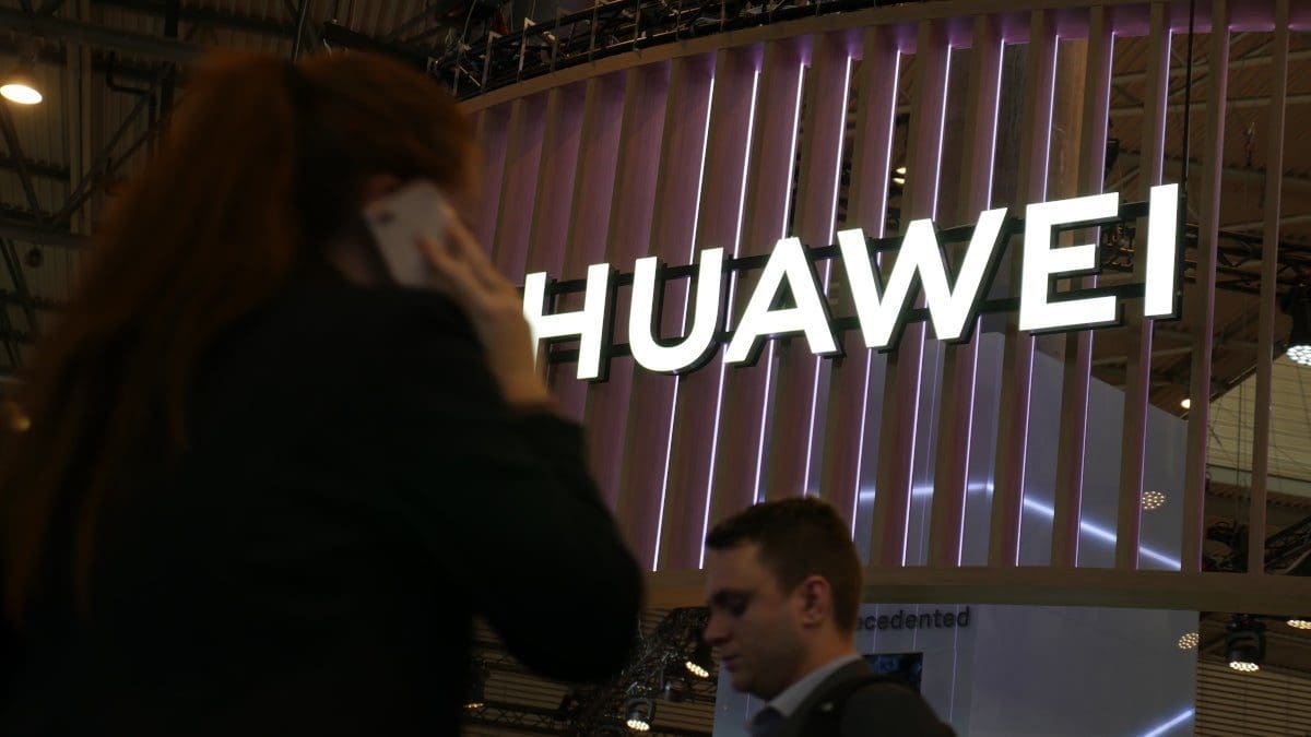 Featured image for HarmonyOS to Surpass iOS as China’s Second Largest Platform by 2024, Predicts Huawei