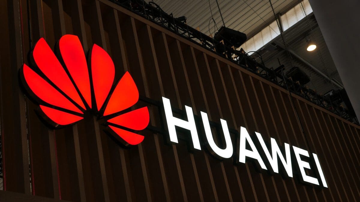 Featured image for Huawei’s Potential Unveiling of an Innovative Asymmetrical Foldable Smartphone