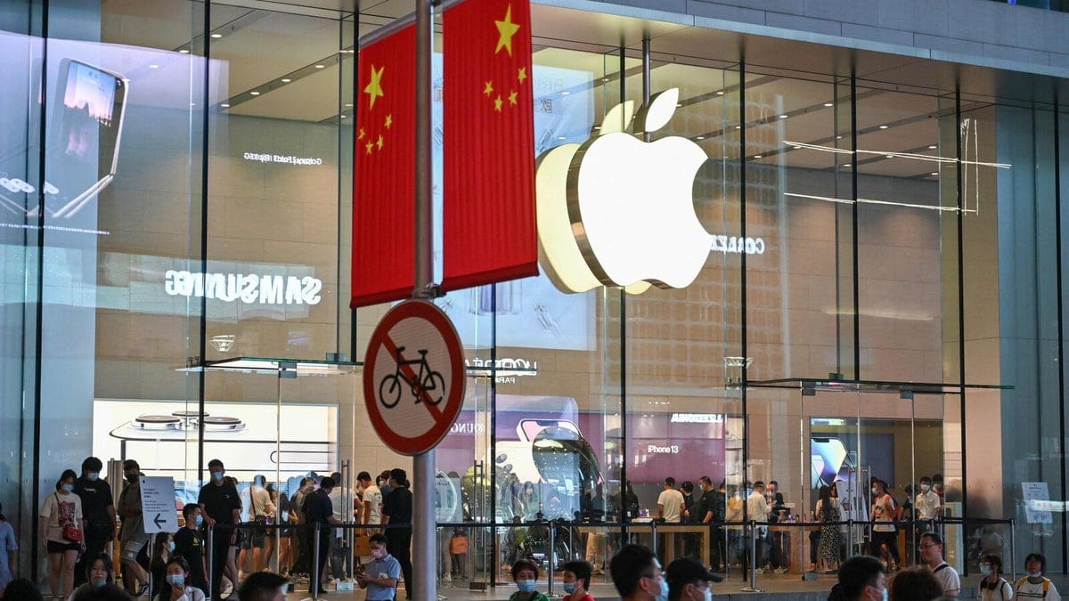 Featured image for Impact of Price Cuts on iPhone Shipments in Canada’s Leading Smartphone Market