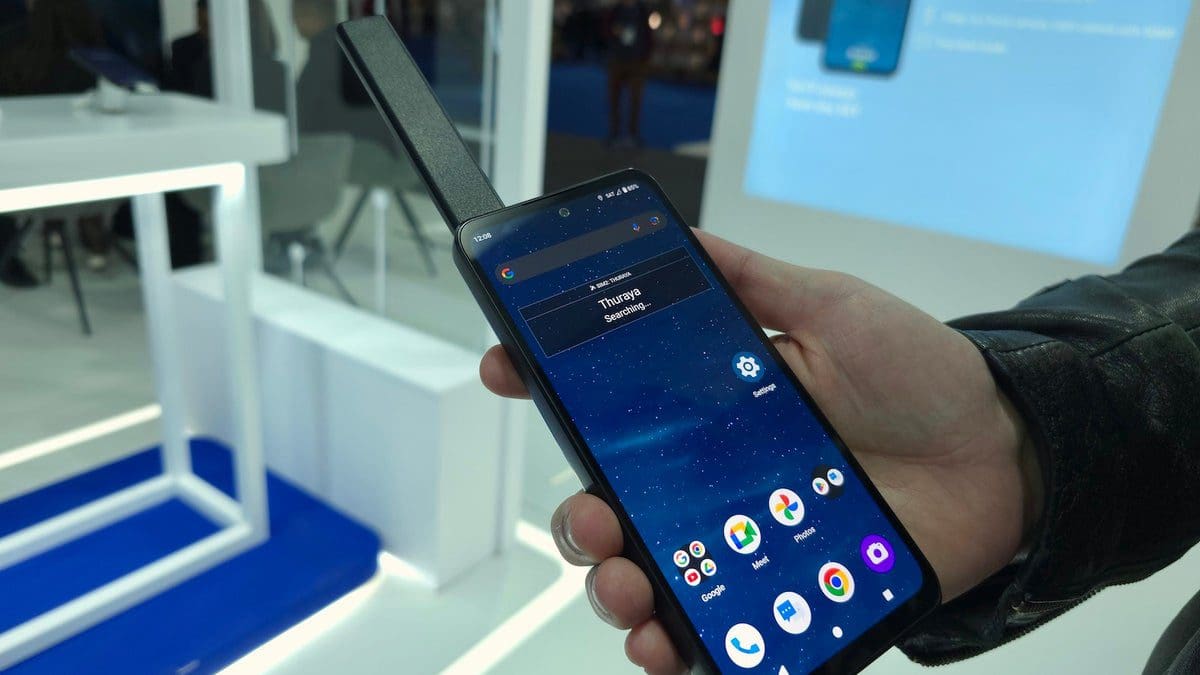 Featured image for Introducing the Skyphone: A Cutting-Edge Hybrid Smart-Satellite Phone for Next-Level Connectivity