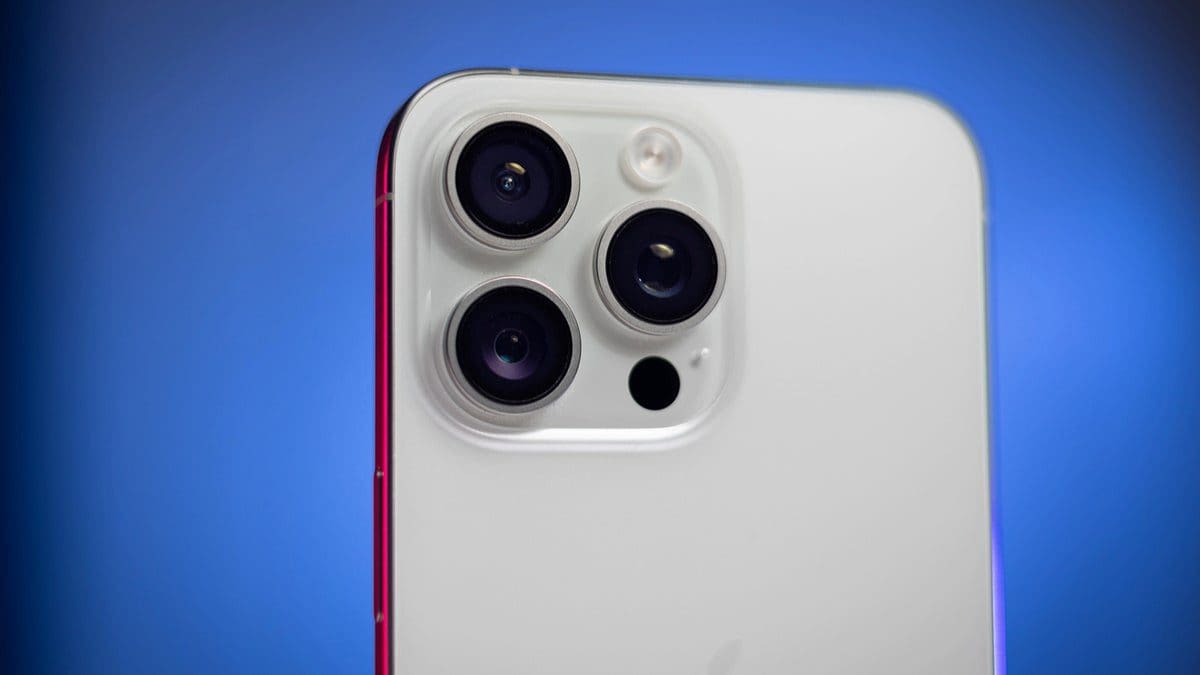 Featured image for iPhone 15 Pro Max Continues to Dominate Sales, Outperforming All Other Models in Early 2024