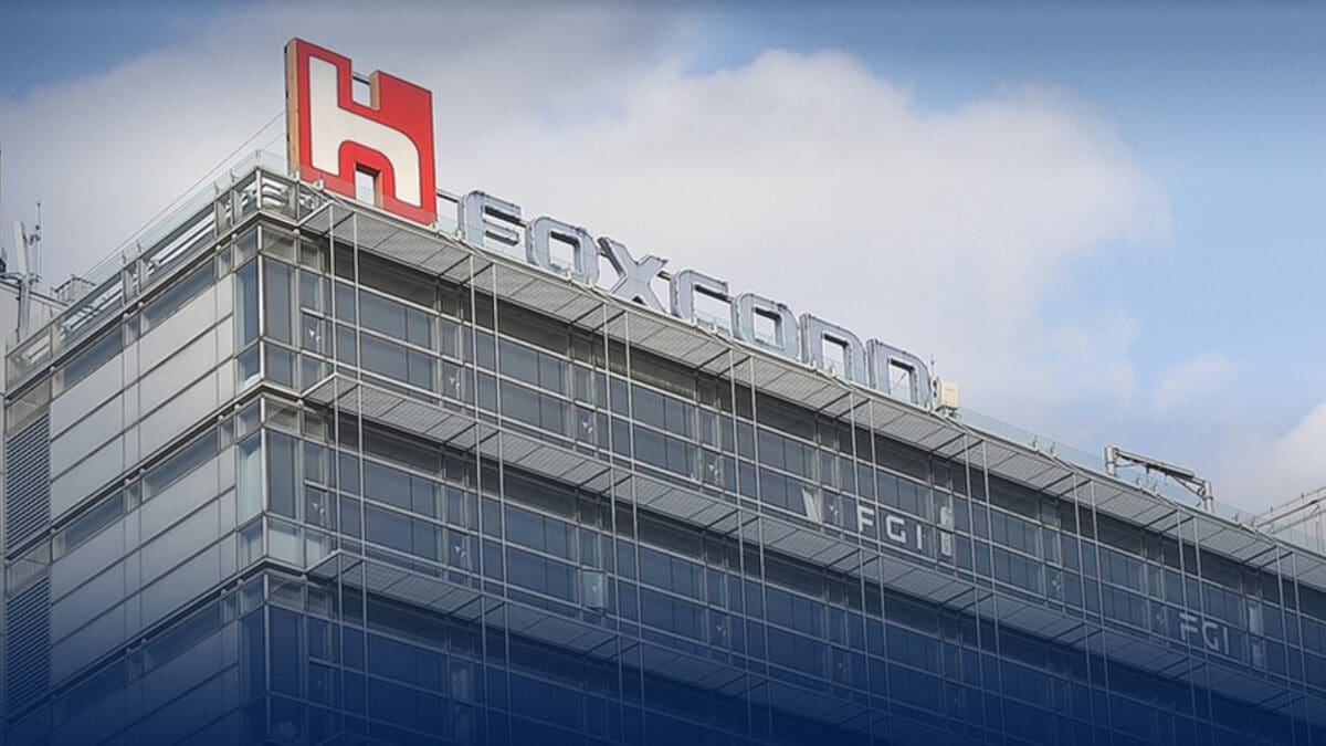 Featured image for Mate 60 Pro Assembly Earns Foxconn Workers Higher Wages compared to iPhone 15 Line
