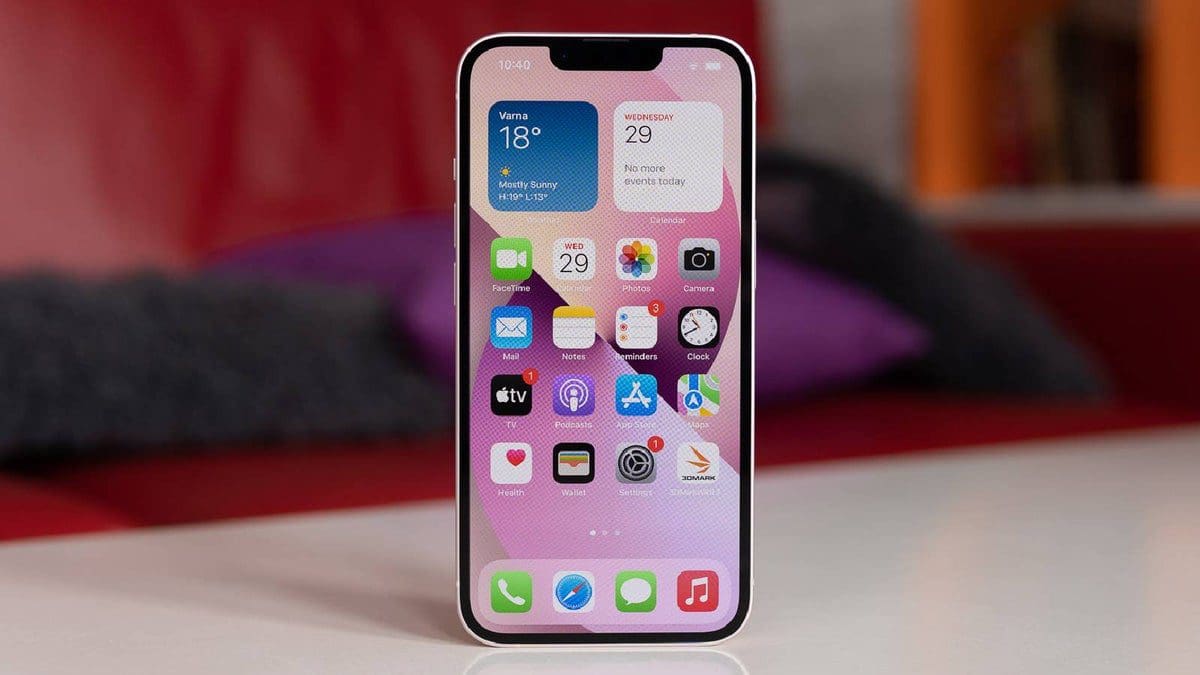 Featured image for Maximize Your iPhone’s Battery Life and Performance with These App Management Tips