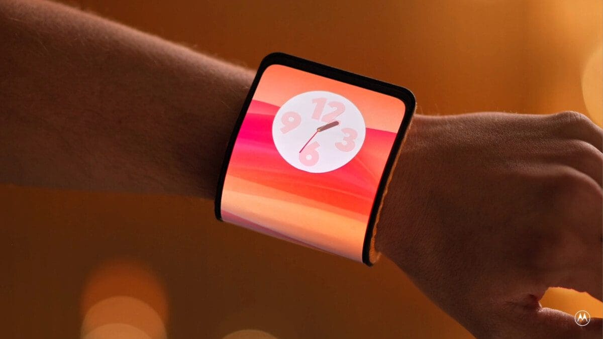Featured image for Motorola Unveils Its Vision for a Wearable Smartphone: Going Beyond the Handset