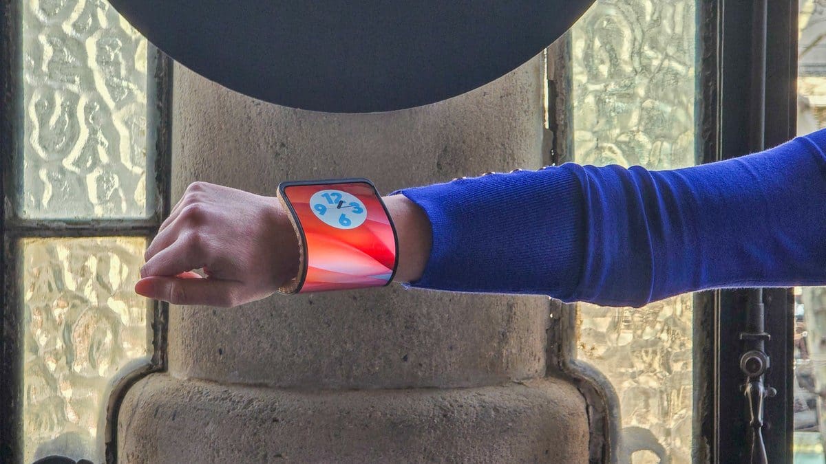 Featured image for Motorola’s Innovative Wrist Phone Concept Unveiled at MWC: A Game-Changer in Telecommunications!